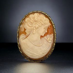 Sold! Antique Victorian Cameo Hand Carved Shell Large Brooch Pin Pendant